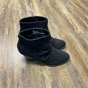 Clearance DIBA Ladies Black Faux suede ruched bootie size 8 Fabric upper 3” Heel